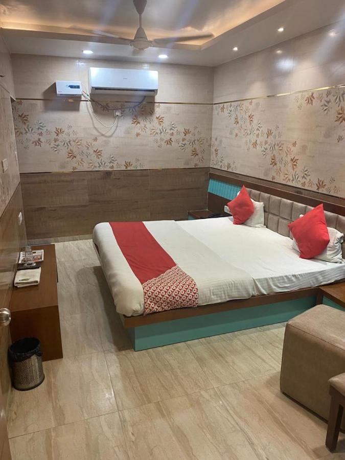 Hotel Raghupati Ayodhya Exteriér fotografie
